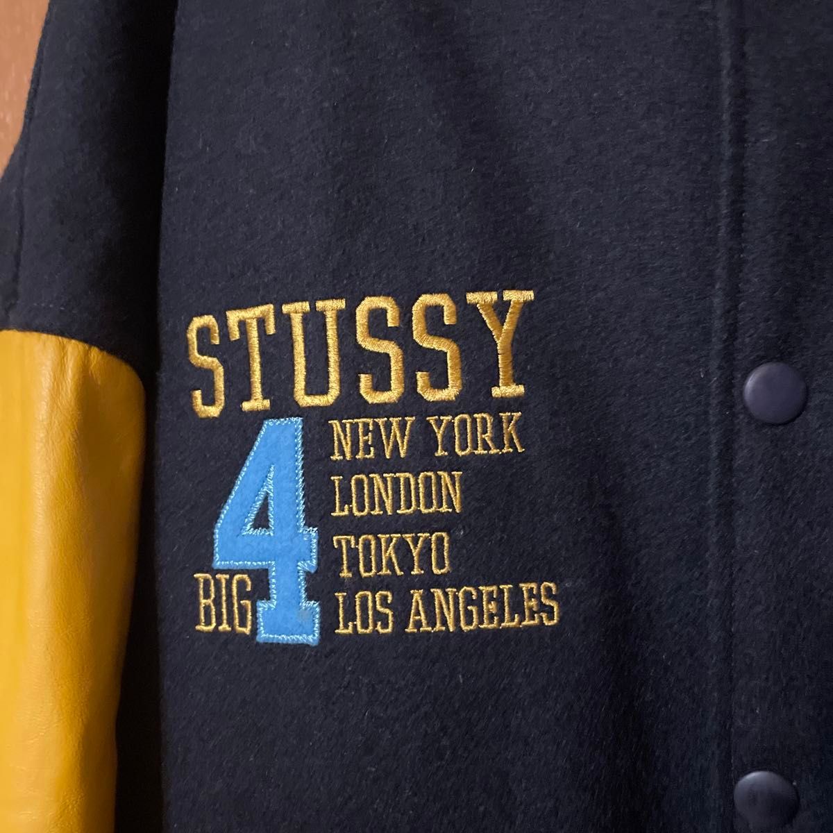 激レア アーカイブ『STUSSY』98年USA製 紺タグ「BIG4」袖レザー 激レア アーカイブ『STUSSY』98年USA製 紺タグ「BIG4」袖レザー