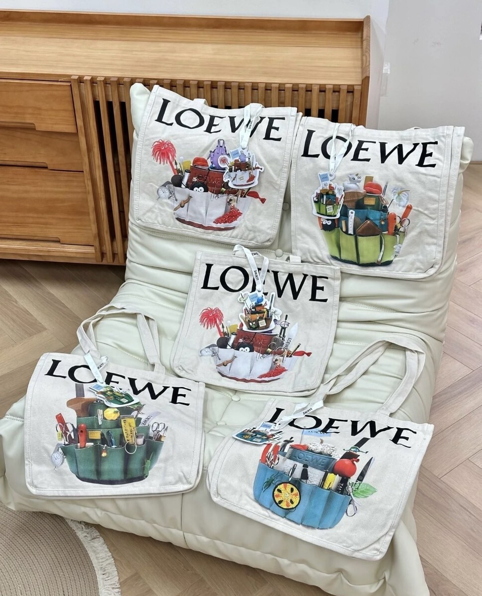 新品未開封 非売品 LOEWE「CRAFTED WORLD」 ノベルティトート 新品未開封 非売品 LOEWE「CRAFTED WORLD」 ノベルティトート