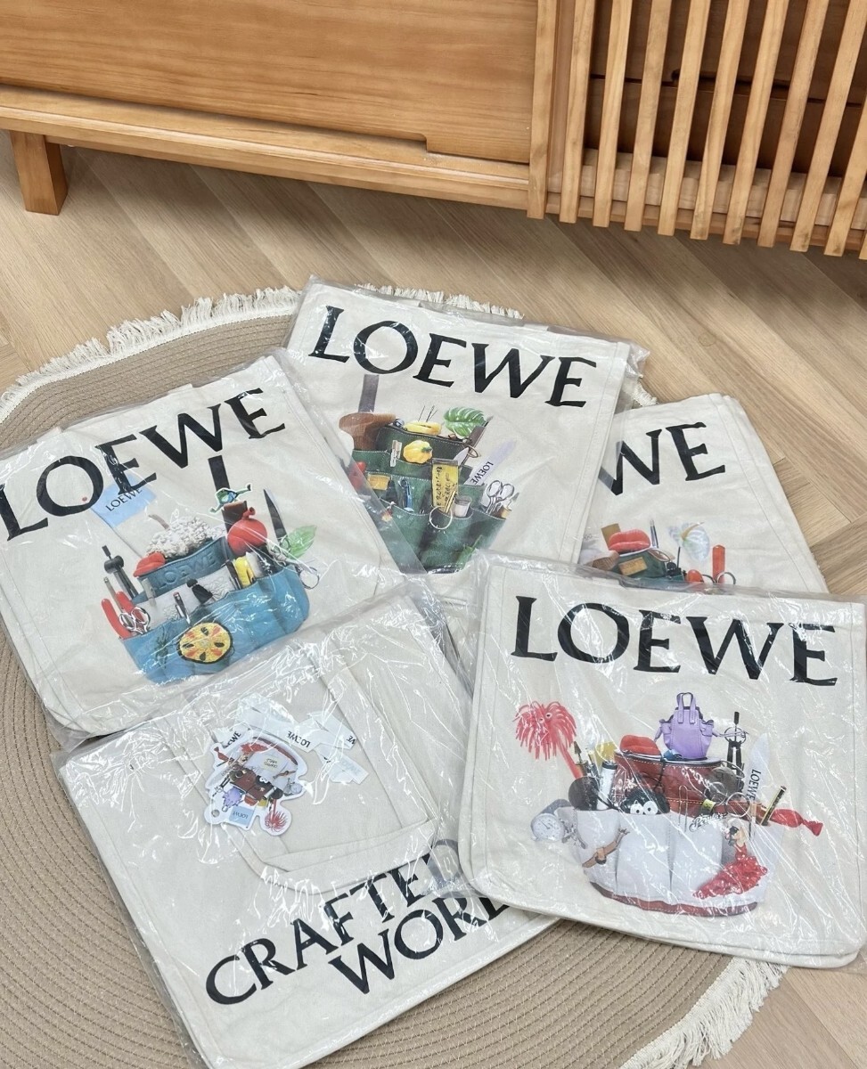 新品未開封 非売品 LOEWE「CRAFTED WORLD」ノベルティ トート 新品未開封 非売品 LOEWE「CRAFTED WORLD」ノベルティ トート