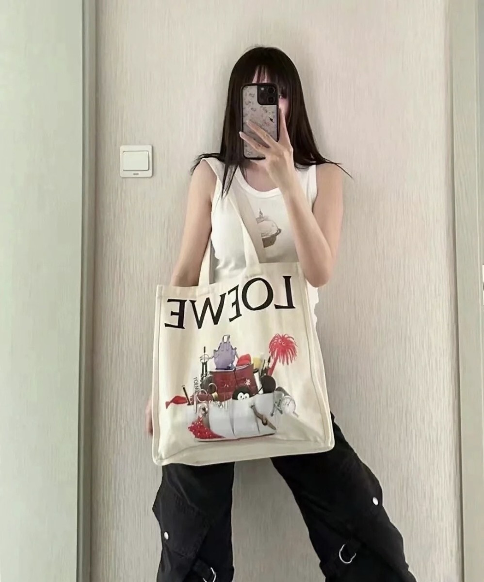 新品未開封 非売品 LOEWE「CRAFTED WORLD」 ノベルティトート 新品未開封 非売品 LOEWE「CRAFTED WORLD」 ノベルティトート