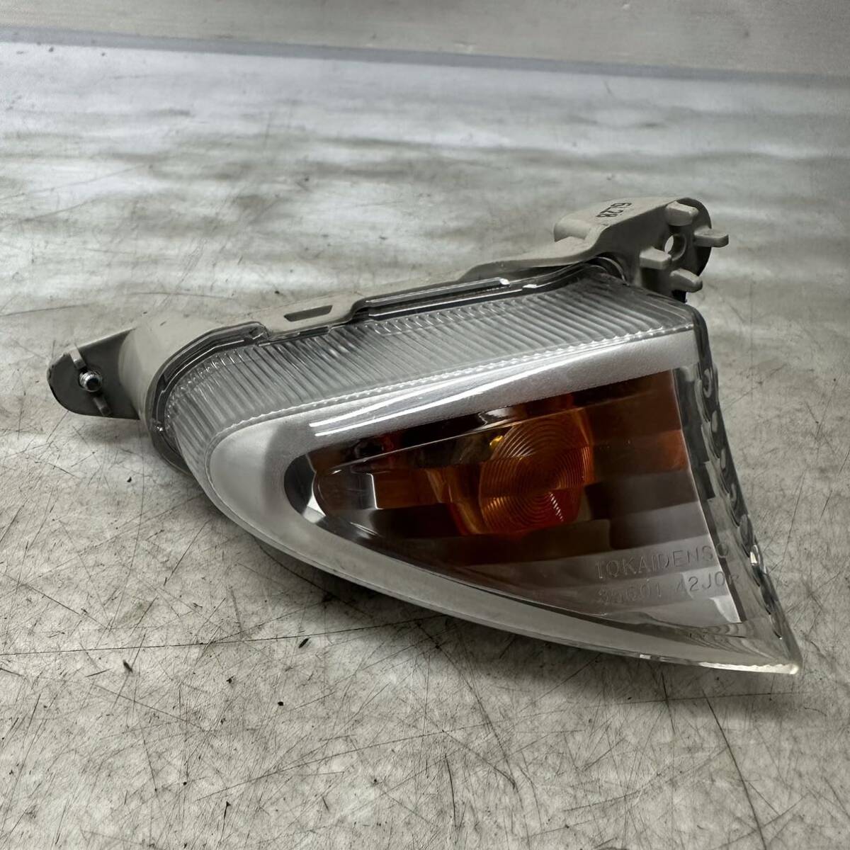 F53-58 スズキ レッツ CA4AA フロントウィンカー 右 み 純正部品 F53-58 スズキ レッツ CA4AA フロントウィンカー 右 み 純正部品