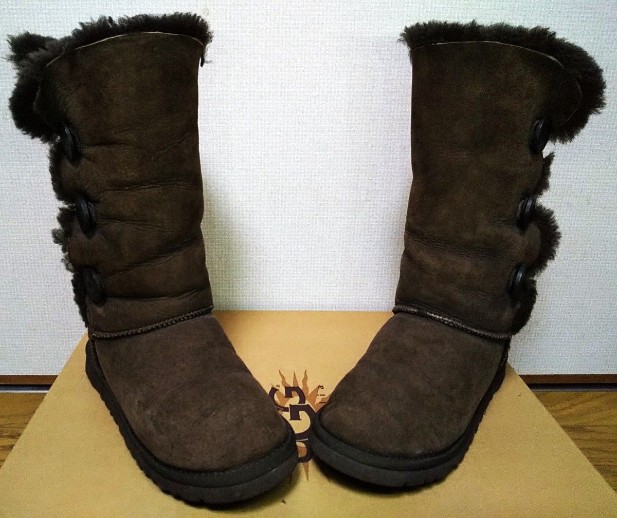 UGGアグ ベイリーボタン 24cm トリプレット ロングブーツ ダーク UGGアグ ベイリーボタン 24cm トリプレット ロングブーツ ダーク
