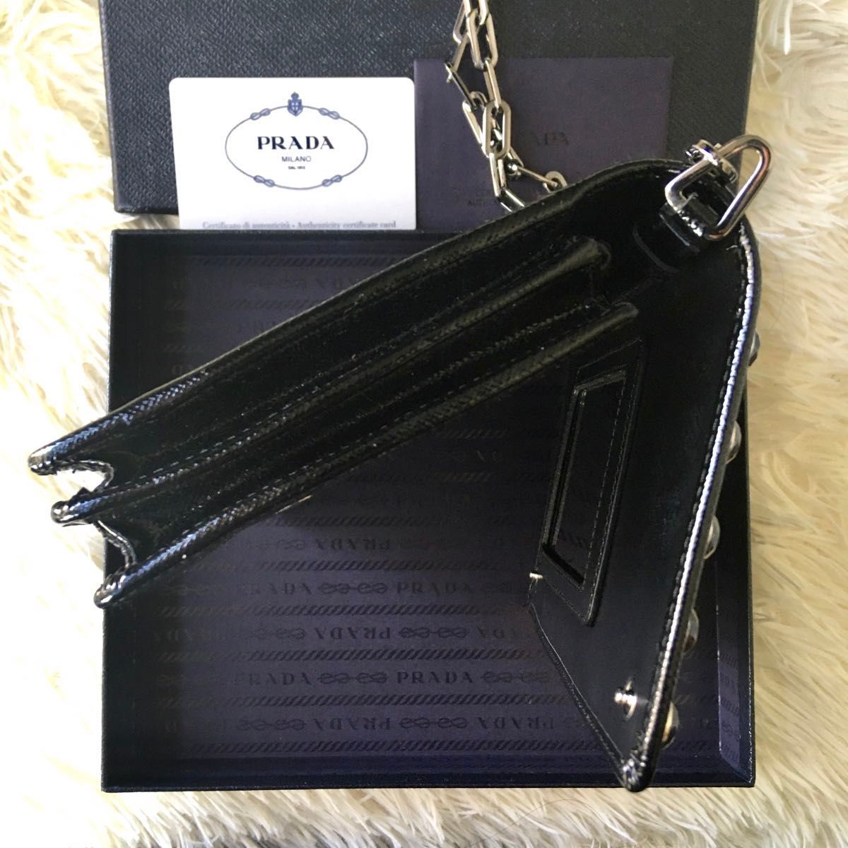 新品未使用】PRADA クリスタルスタッズ チェーン付きウォレット 新品未使用】PRADA クリスタルスタッズ チェーン付きウォレット