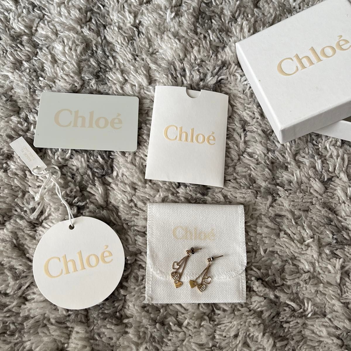 Chloe クロエ　ハート　ピアス