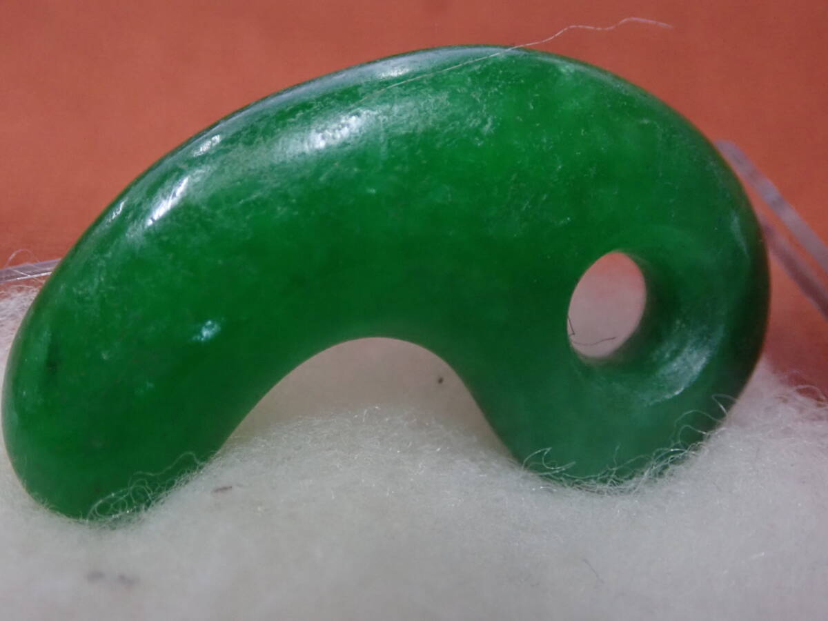 ロウカン硬玉翡翠勾玉 古墳時代出土品 古墳期 土器 緑の濃いロウカン 硬玉翡翠勾玉 (勾玉伝 新潟県