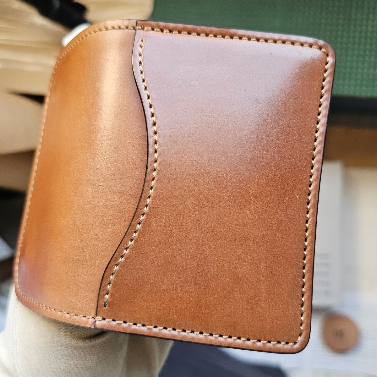 美品 交渉可 タング tongue シェルコードバン バーボン サドル 美品 交渉可 タング tongue シェルコードバン バーボン サドル