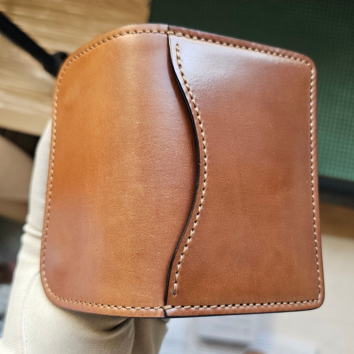 美品 交渉可 タング tongue シェルコードバン バーボン サドル 美品 交渉可 タング tongue シェルコードバン バーボン サドル