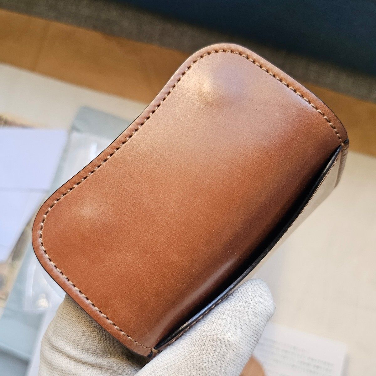 美品 交渉可 タング tongue シェルコードバン バーボン サドル 美品 交渉可 タング tongue シェルコードバン バーボン サドル