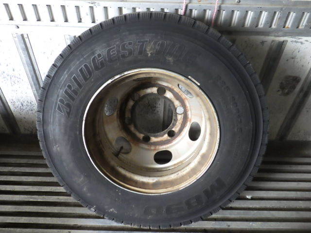 594-33-2-0 * used tire 22.5/80R17.5 123/122L Bridgestone M890 Mix tire wheel 