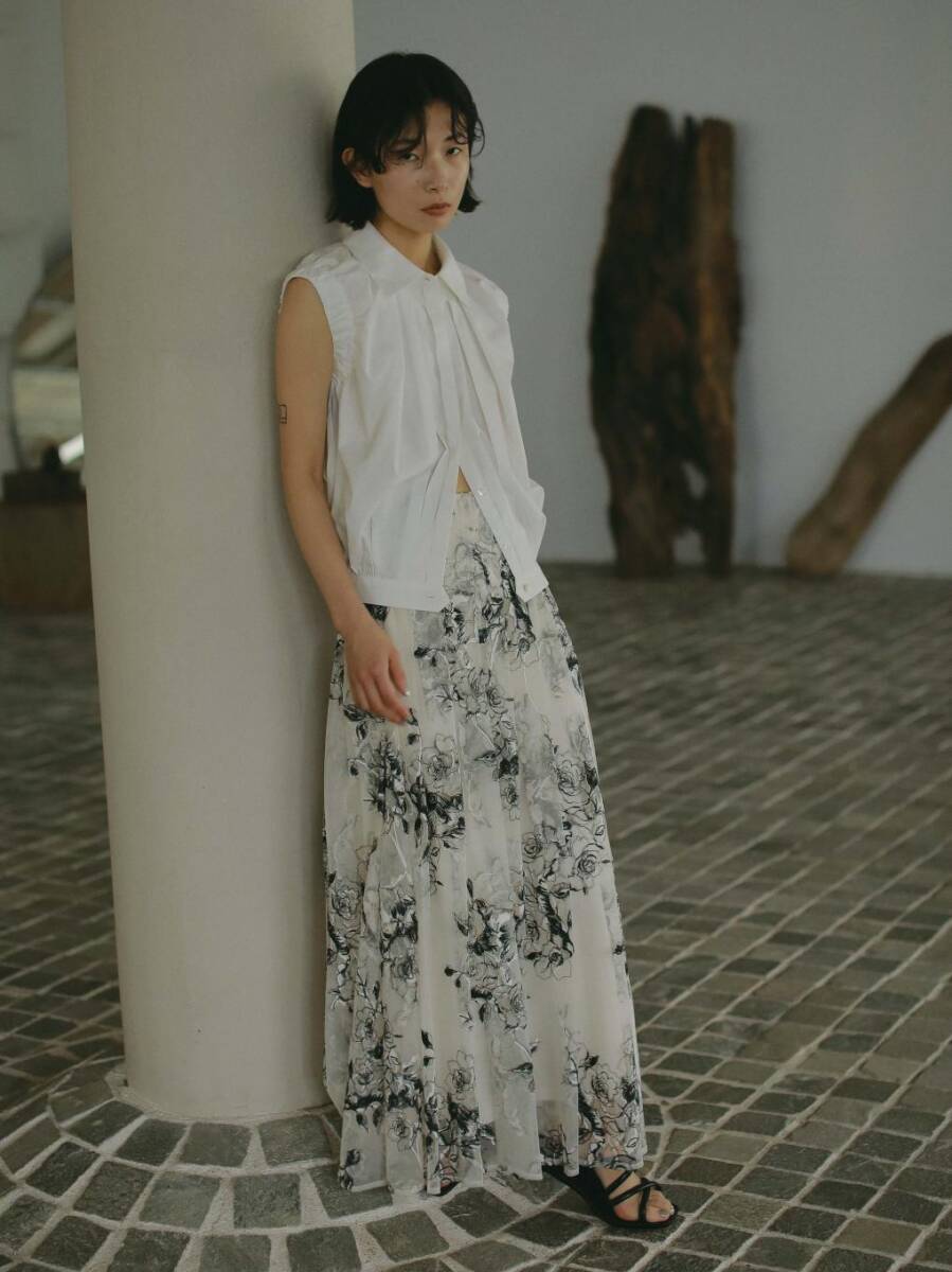 新品 AMERI 24SS WILD ROSE CANVAS ART SKIRT フラワーチュール 新品 AMERI 24SS WILD ROSE CANVAS ART SKIRT フラワーチュール
