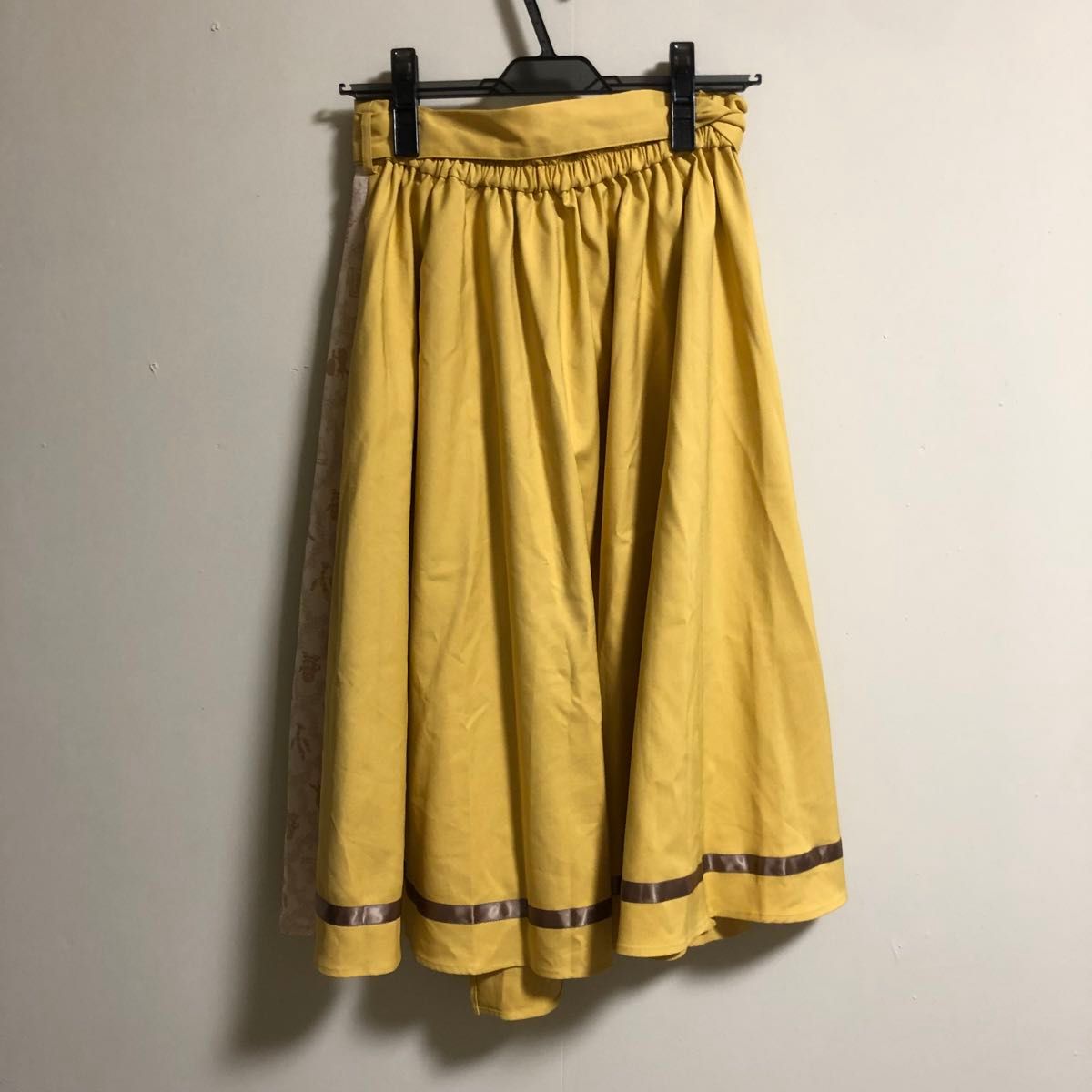 新品】axes femme アクシーズファム 美女と野獣 コラボ ひざ丈 新品】axes femme アクシーズファム 美女と野獣 コラボ ひざ丈
