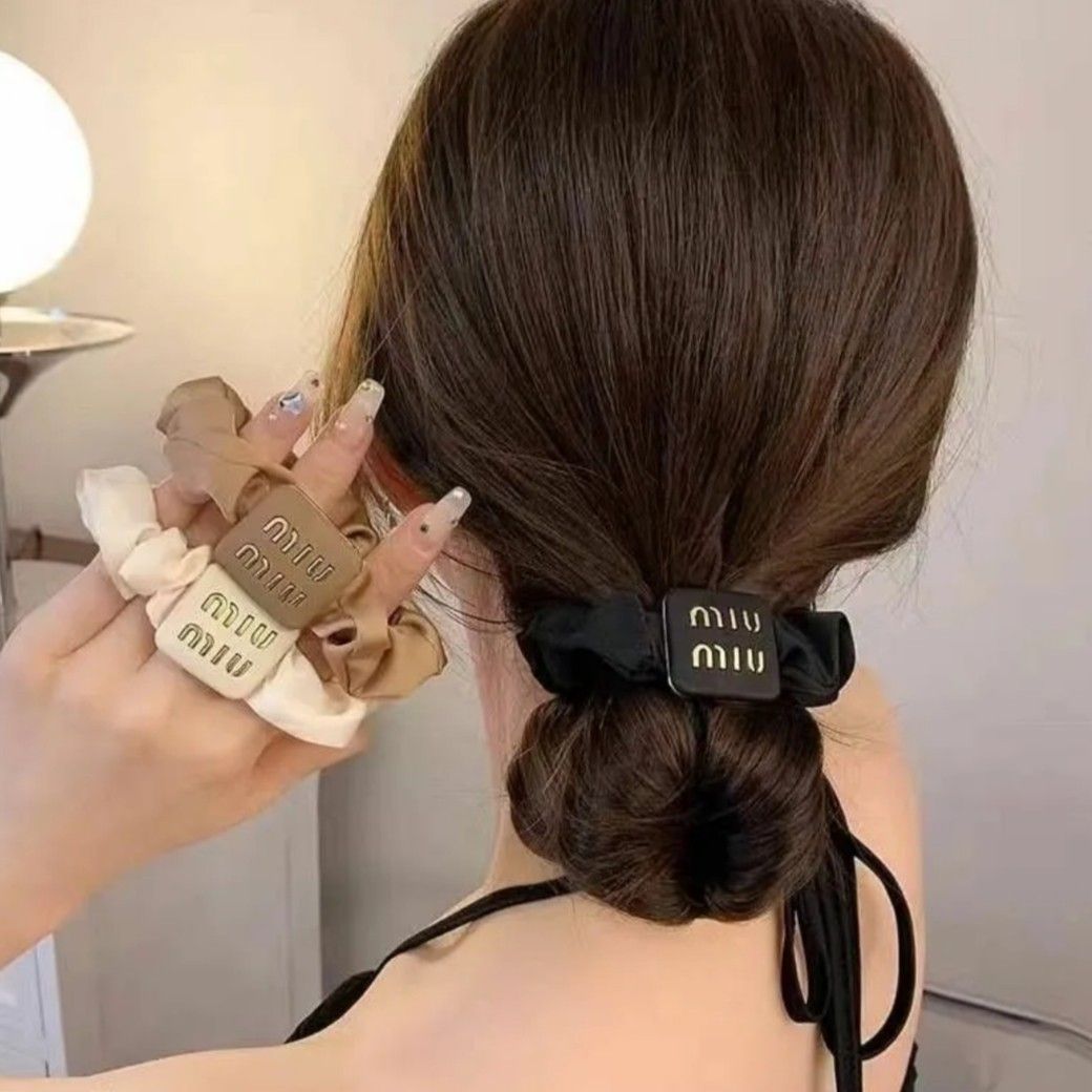 915 miumiu【新品】ミュウミュウ 1個 ヘアアクセサリー シュシュ 915 miumiu【新品】ミュウミュウ 1個 ヘアアクセサリー シュシュ