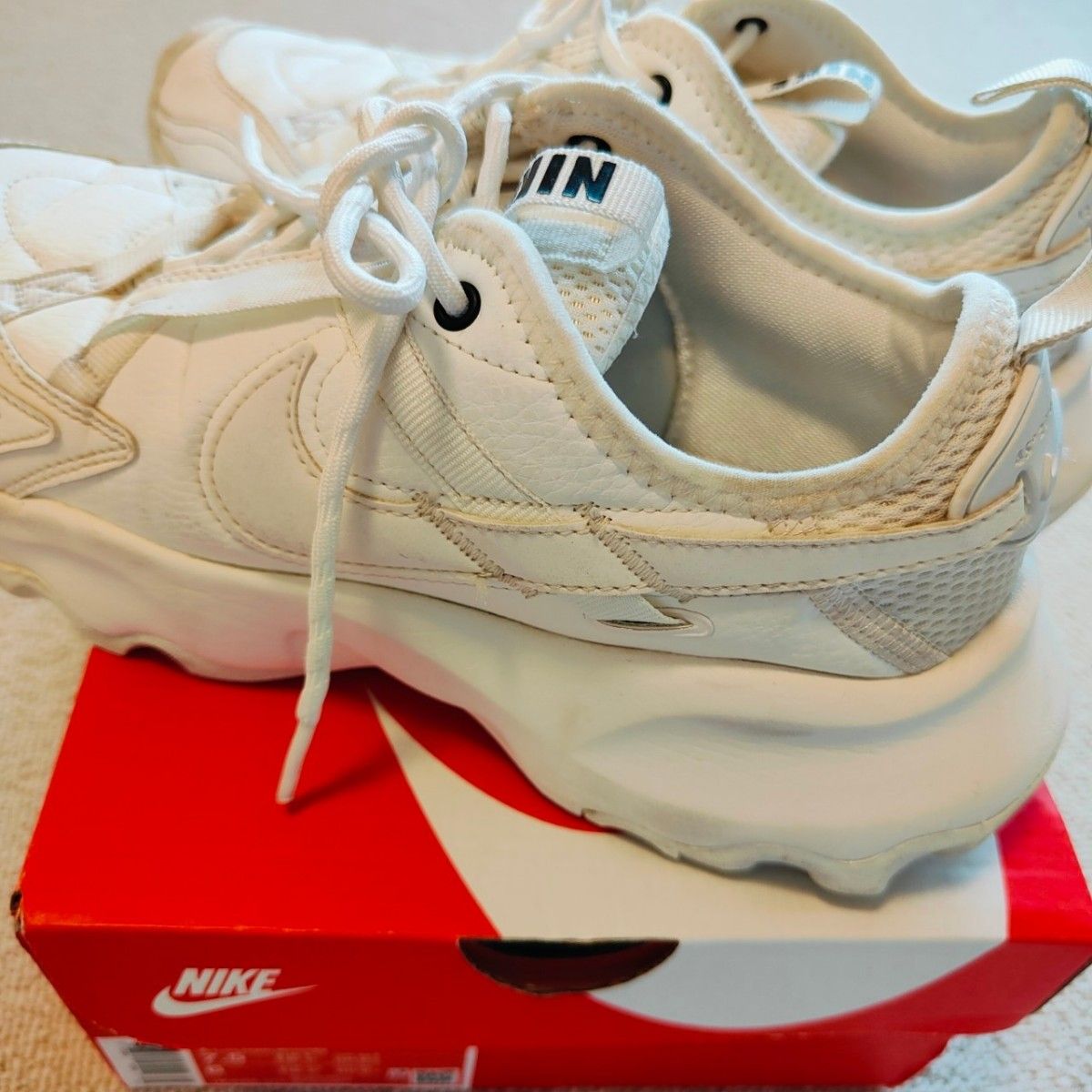 915 24時間限定セール NIKE スニーカー 25cm ナイキ TC7900 915 24時間限定セール NIKE スニーカー 25cm ナイキ TC7900
