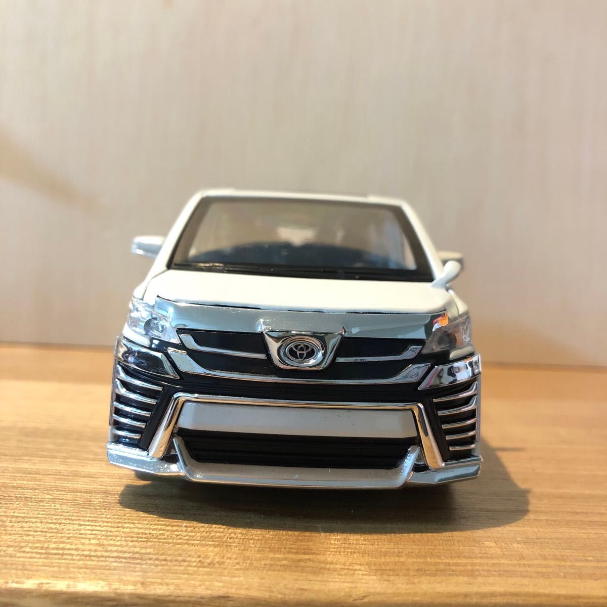 1/32 トヨタ ヴェルファイア ミニカー 30系 後期 ホワイト 1/32 トヨタ ヴェルファイア ミニカー 30系 後期 ホワイト