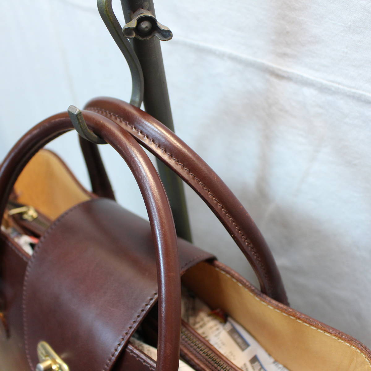 J&M DAVIDSON TURN LOCK BRIDLE LEATHER HAND BAGジェイアンドエムダヴィッドソンターンロックブライドルレザーハンドバッグ