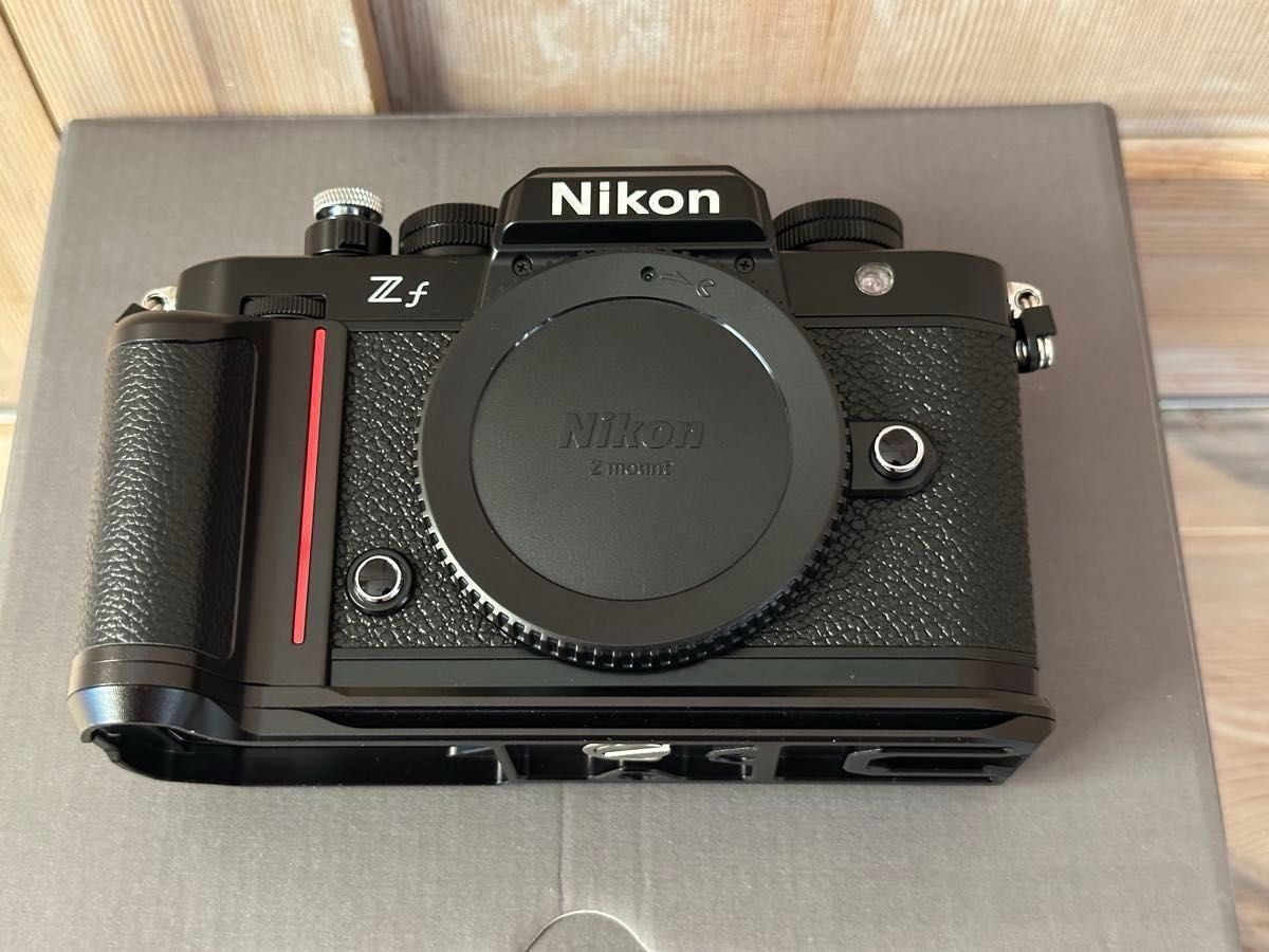 美品】 Nikon Zf 予備バッテリー グリップ付き 29日まで出品中 美品】 Nikon Zf 予備バッテリー グリップ付き 29日まで出品中