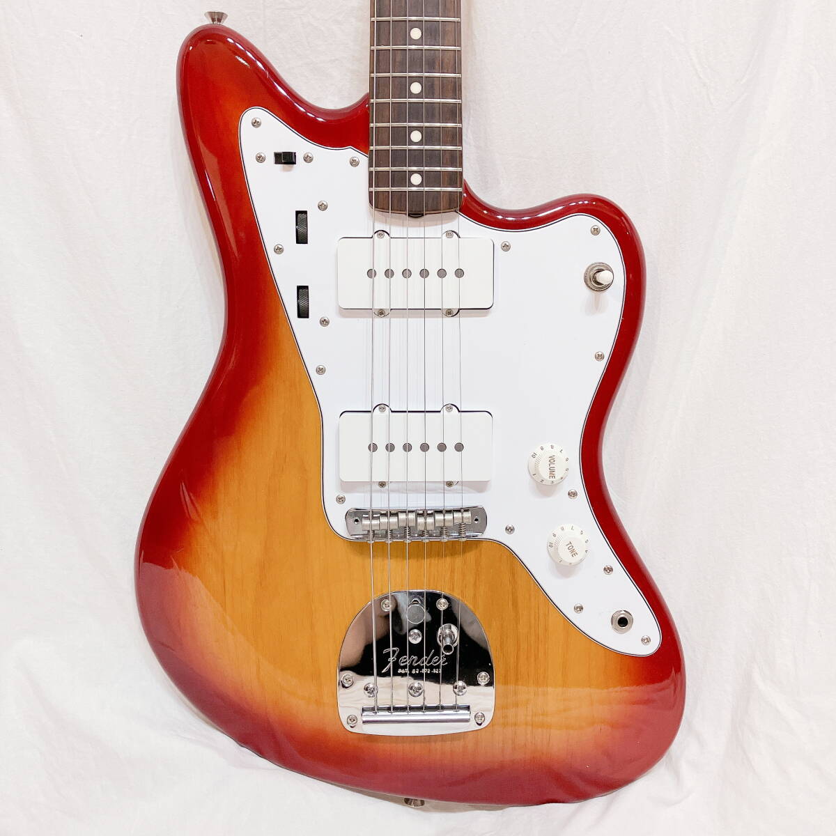Yahoo!オークション - レアカラー Fender Japan ジャズマスター Yahoo!オークション - レアカラー Fender Japan ジャズマスター