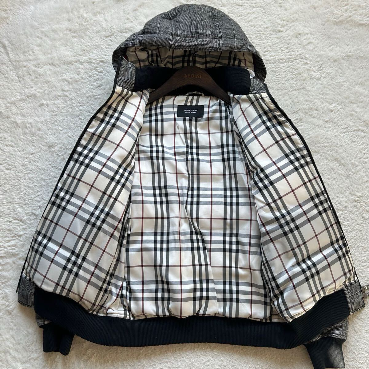 美品】 BURBERRY ブラックレーベル ダウンベスト ノバチェック 美品】 BURBERRY ブラックレーベル ダウンベスト ノバチェック