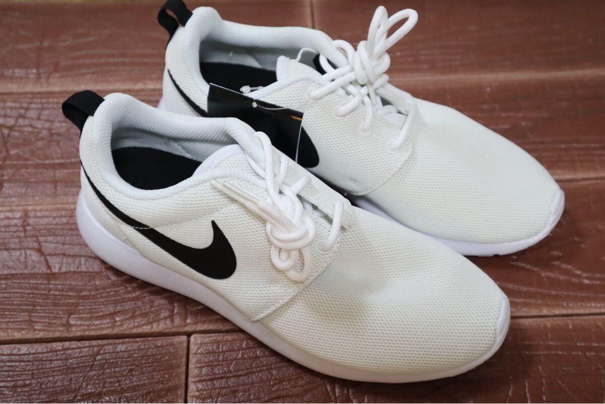 新品 23 5㎝ NIKE ナイキ ローシ ワン ROSHE ONE 白スニーカー 新品 23 5㎝ NIKE ナイキ ローシ ワン ROSHE ONE 白スニーカー
