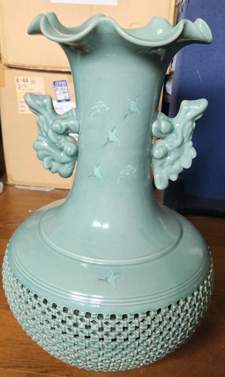 【中古品】高麗青磁 青山 花瓶 大型 雲鶴紋網目 二重透かし彫り 双耳 貫入 高さ約65センチ 花器 花入れ 飾り壺 置物 インテリア 現状品