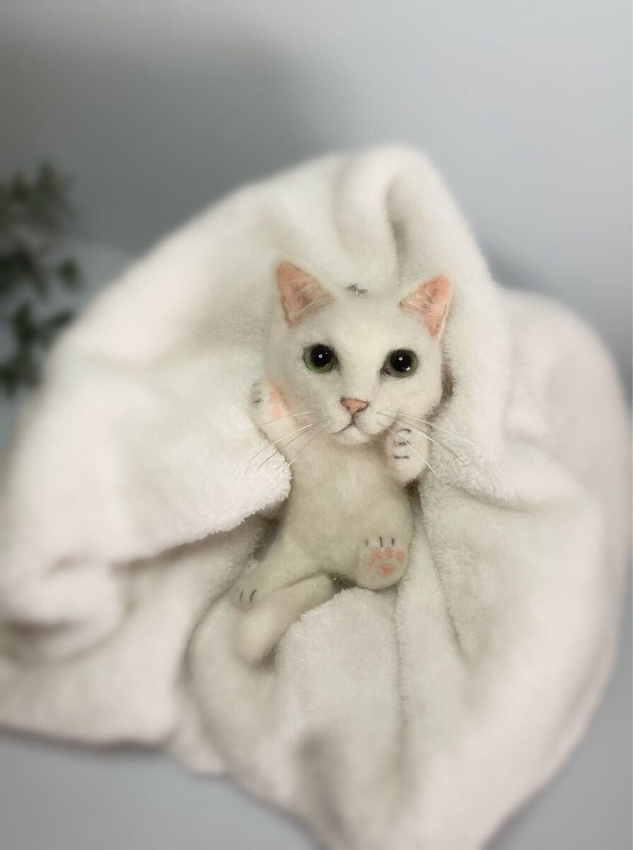 Bibian 比比昂 - 羊毛フェルト 猫 白猫 ふわふわ アートドール Bibian 比比昂 - 羊毛フェルト 猫 白猫 ふわふわ アートドール
