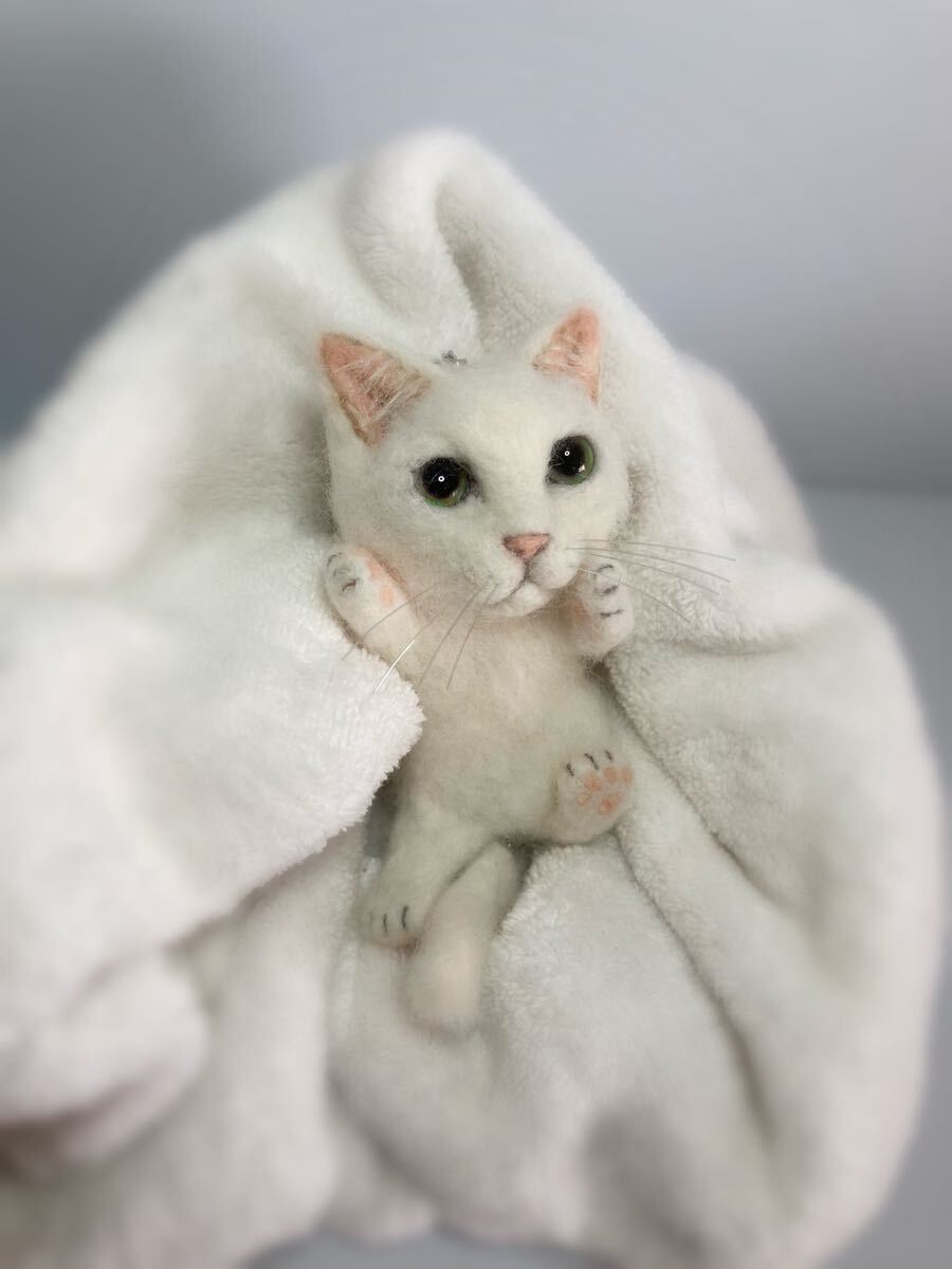Bibian 比比昂 - 羊毛フェルト 猫 白猫 ふわふわ アートドール Bibian 比比昂 - 羊毛フェルト 猫 白猫 ふわふわ アートドール