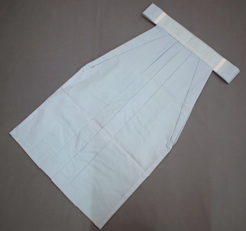 【凛々】8D　中古品 未使用 化繊 神職用 袴 馬乗型 水色　87.5cm　/ 衣装 装束 神事 神社 宮司 神主 差袴