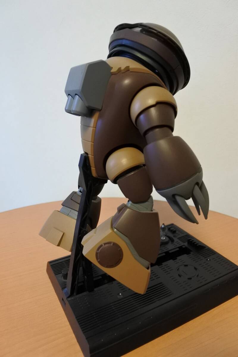 ◇完成品◇MG 1/100 MSM-04 アッガイ ディスプレイベース付き ◇完成品◇MG 1/100 MSM-04 アッガイ ディスプレイベース付き