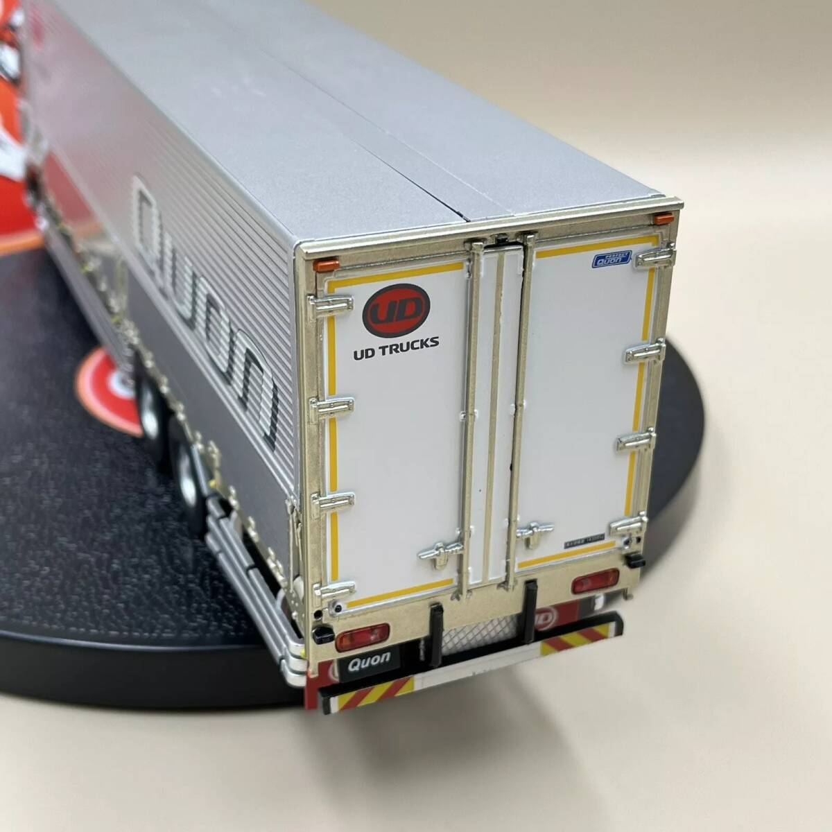 1/43 京商 UD Trucks UDトラック Heavy Duty Truck Quon silver 1/43 京商 UD Trucks UDトラック Heavy Duty Truck Quon silver