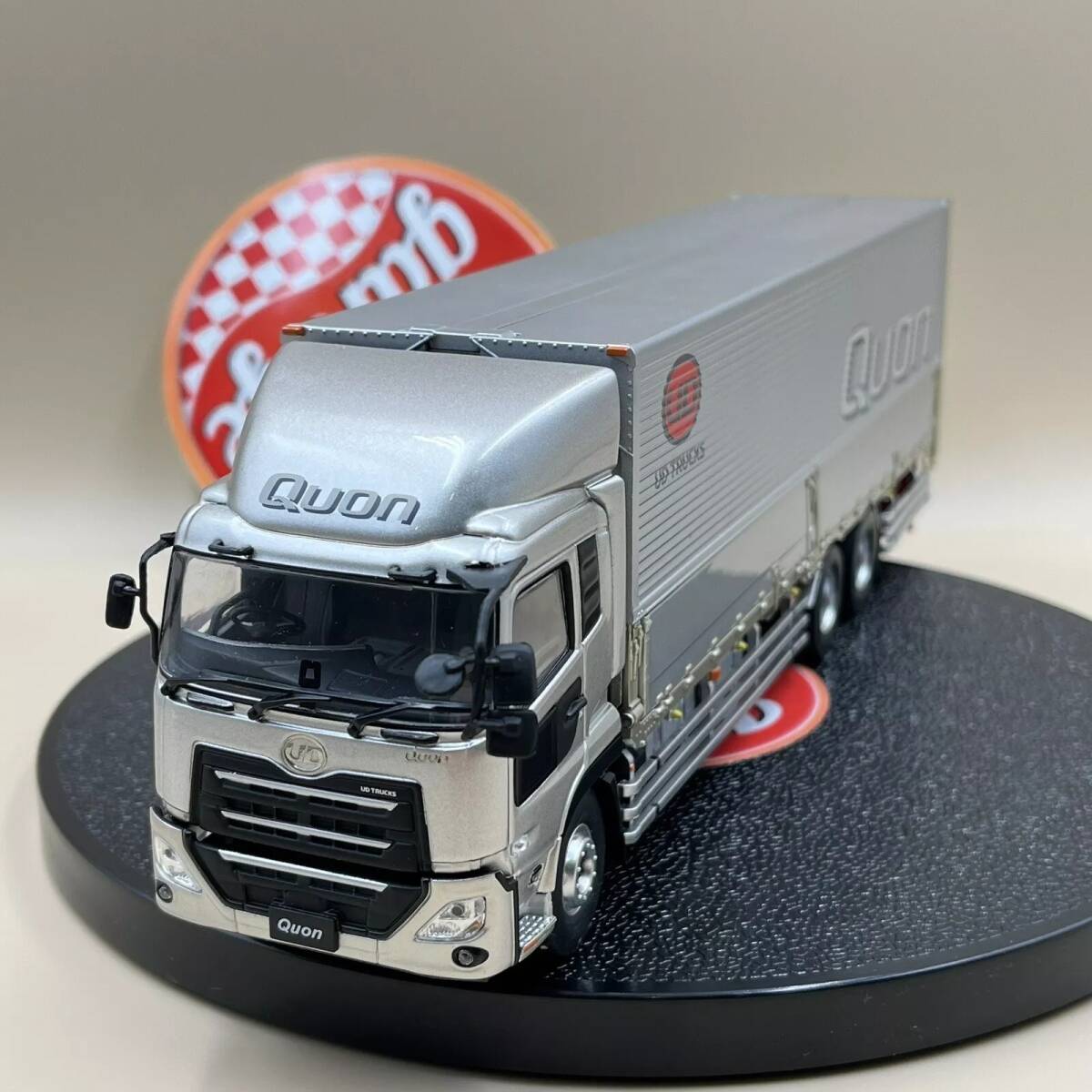 1/43 京商 UD Trucks UDトラック Heavy Duty Truck Quon silver 1/43 京商 UD Trucks UDトラック Heavy Duty Truck Quon silver