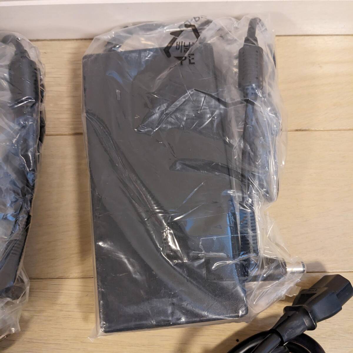 a894 hp　ACアダプター　19.5V　9.23A　180W　681059-001　２個まとめ　未使用_画像3