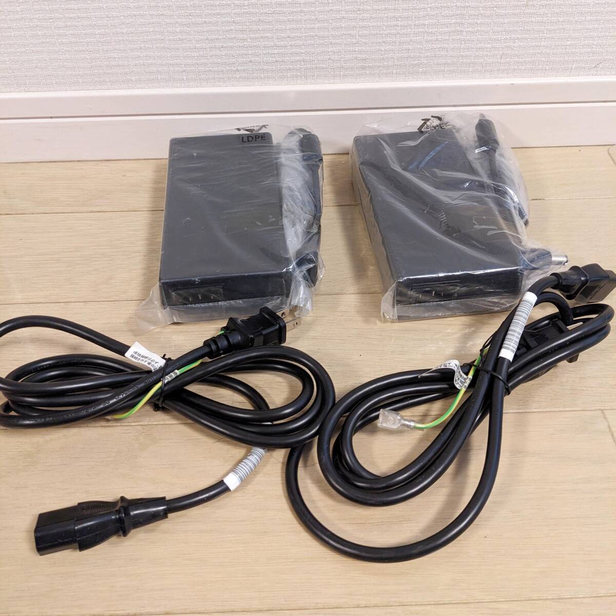 a894 hp　ACアダプター　19.5V　9.23A　180W　681059-001　２個まとめ　未使用_画像1