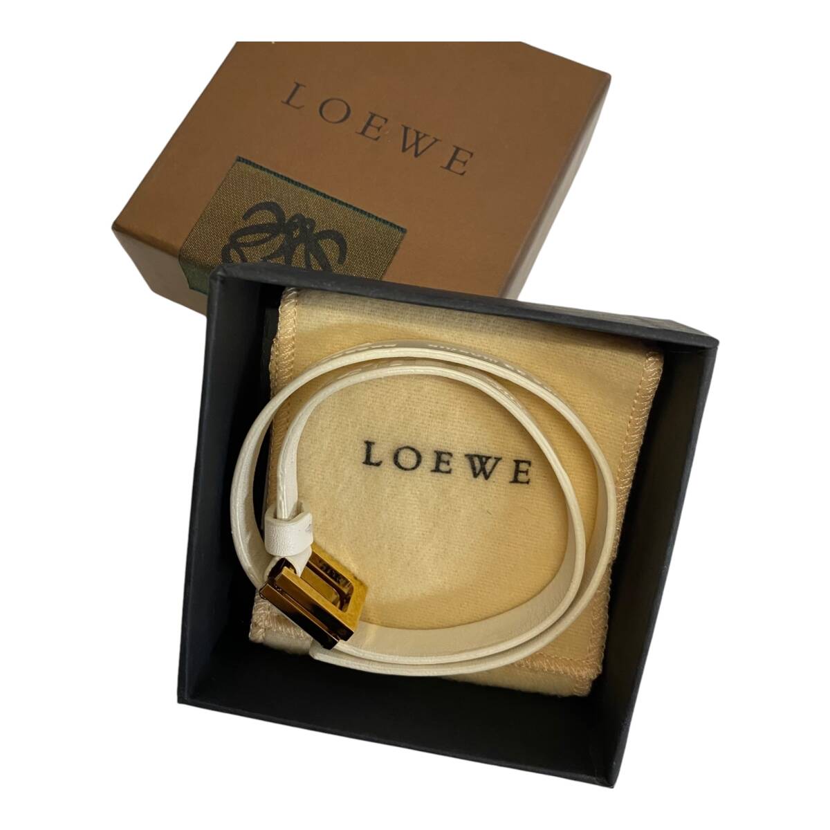 【中古品】 LOEWE ロエベ レザーブレス ホワイト ブレスレット ロゴ入り 箱 布袋あり W73578RD