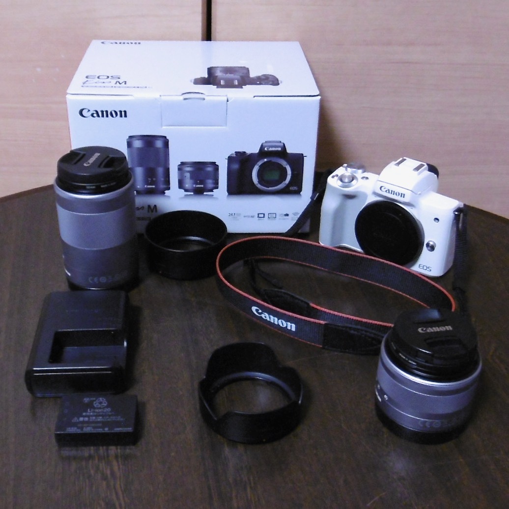 ■キャノン EOS Kiss M（ホワイト）ダブルレンズキット・フード付！■