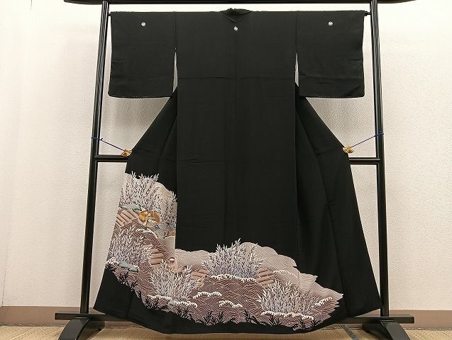 平和屋着物■豪華黒留袖　刺繍　水辺に鴛鴦　金糸　逸品　BAAI4688yc