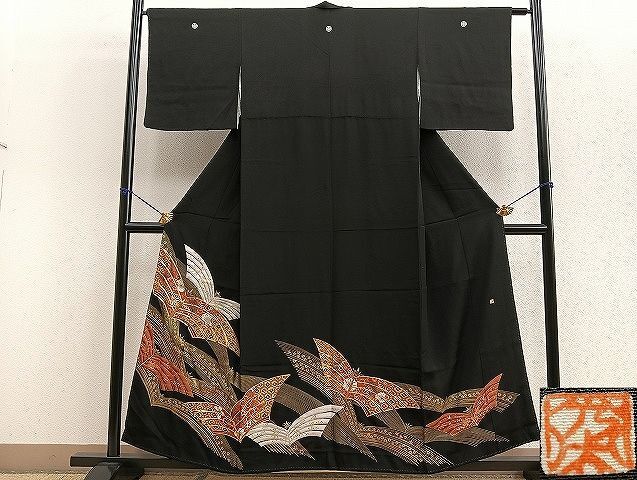 平和屋着物■豪華黒留袖　作家物　駒刺繍　草花文　金彩　逸品　BAAJ7841yc