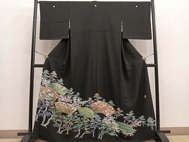 平和屋着物■十日町友禅作家　岡村蒼風　黒留袖　地紙梅松花文　逸品　BAAK3781gt