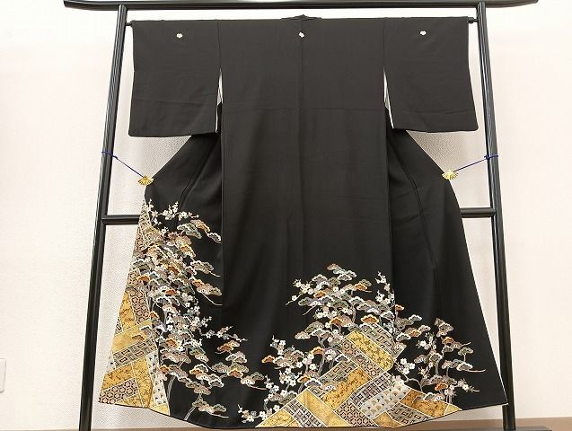 平和屋着物■豪華黒留袖　駒刺繍　松竹梅　金彩　逸品　BAAJ9548my