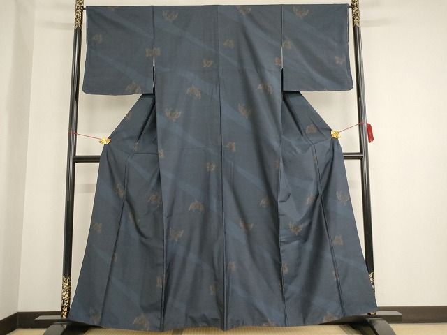 平和屋-こころ店■本場大島紬　舞蝶文　正絹　逸品　AAAK2380Aja