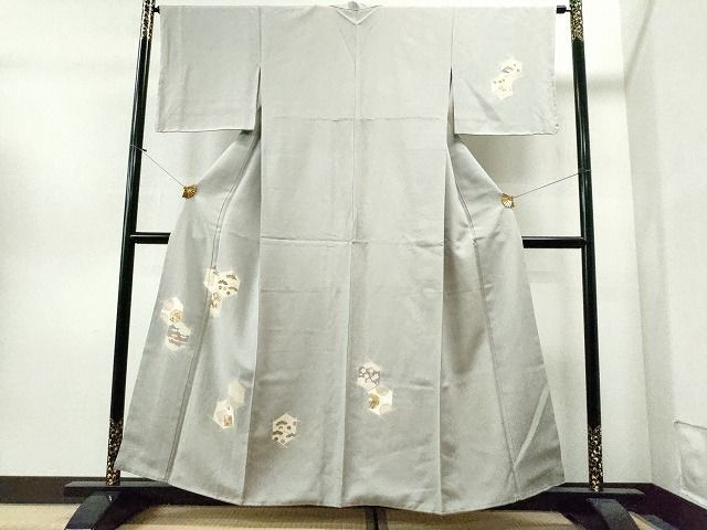 平和屋着物■訪問着　駒刺繍　亀甲地紙花松文　金彩　逸品　未使用　CAAH4614yc 平和屋着物□訪問着 駒刺繍 亀甲地紙花松文 金彩 逸品 未