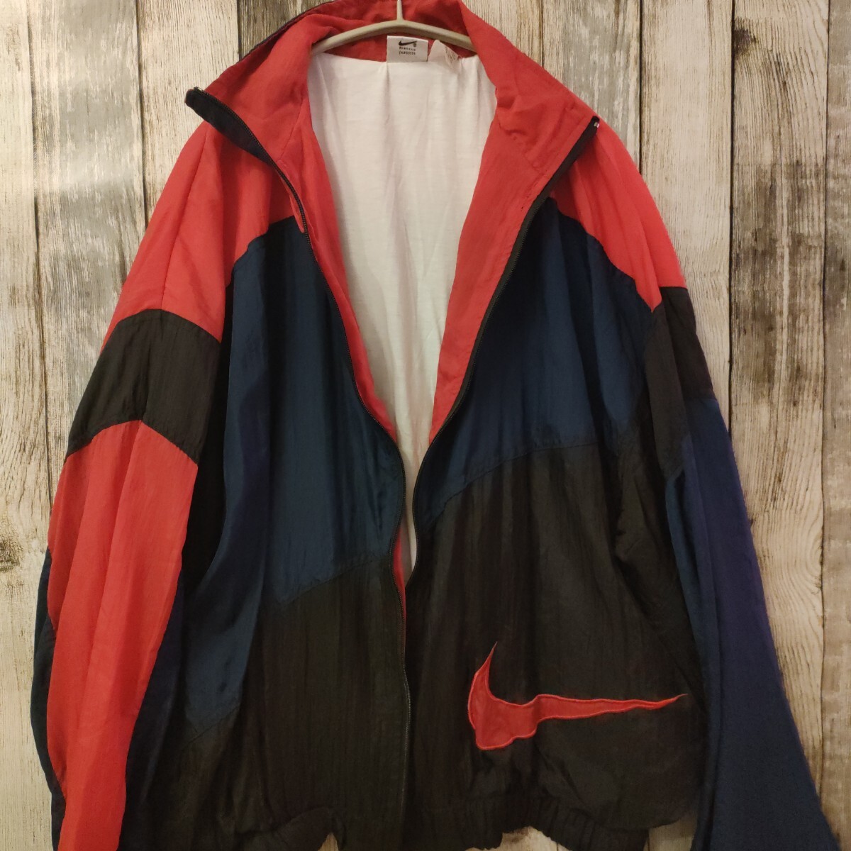古着 90s ナイキ NIKE ナイロンジャケット 刺繍ロゴ 背面 古着 90s ナイキ NIKE ナイロンジャケット 刺繍ロゴ 背面