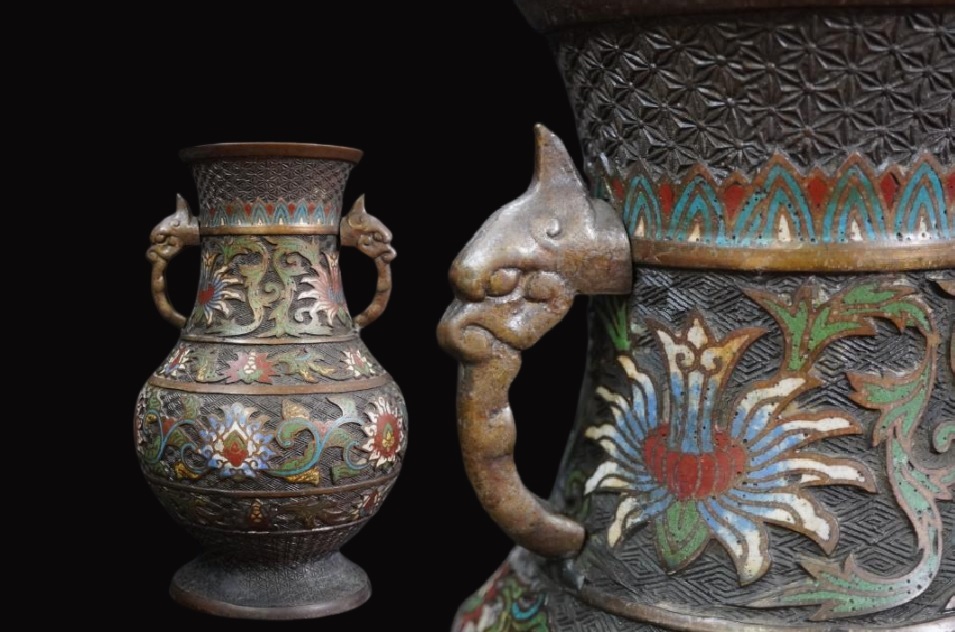 D4975 中国七宝花瓶 銅胎掏絲琺瑯 花唐草文 双獣耳瓶 (高31cm/重量2.48kg) 壷 中国古玩