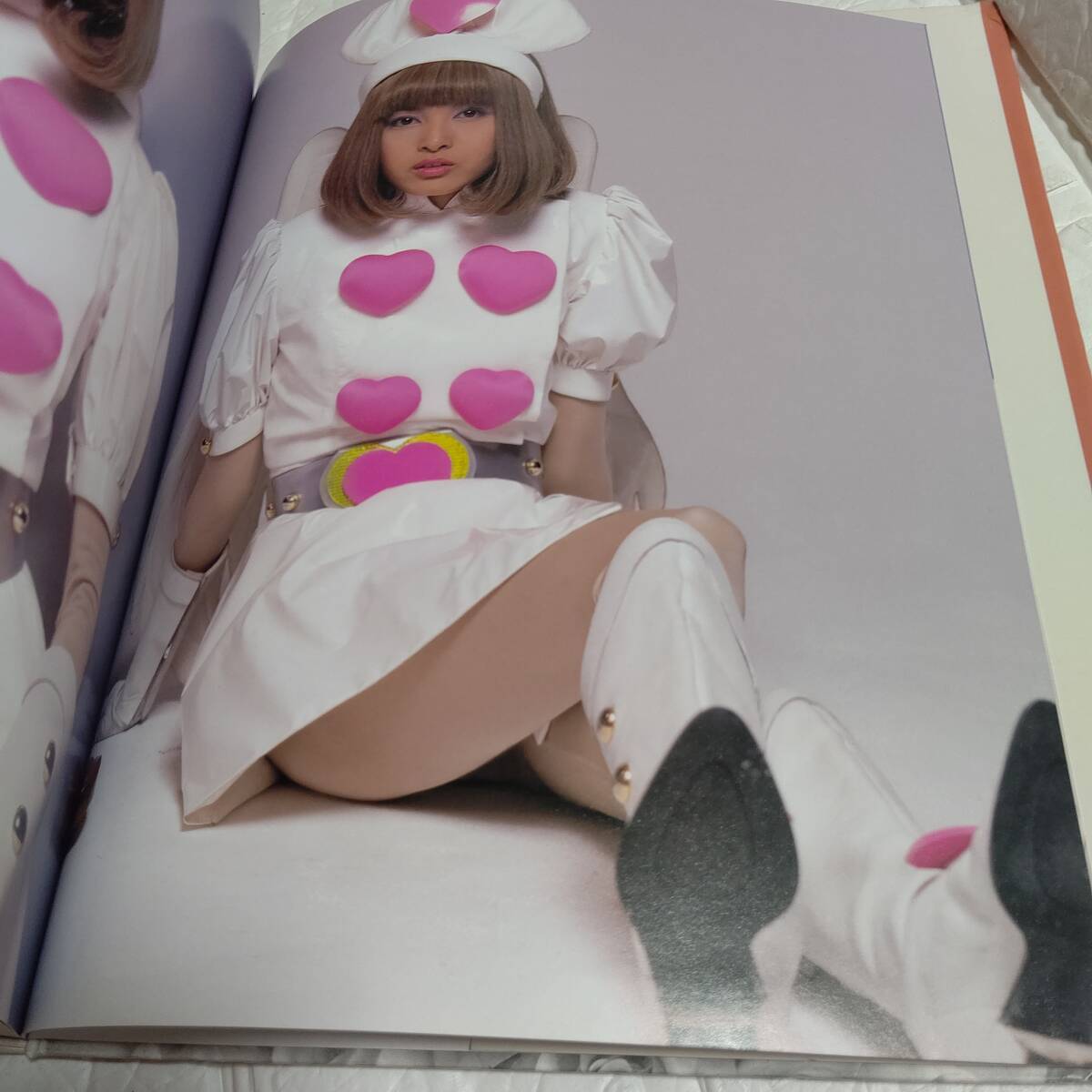 直筆サイン本 希少 入手困難】加藤夏希写真集 ROBEANA 14歳 直筆サイン本 希少 入手困難】加藤夏希写真集 ROBEANA 14歳
