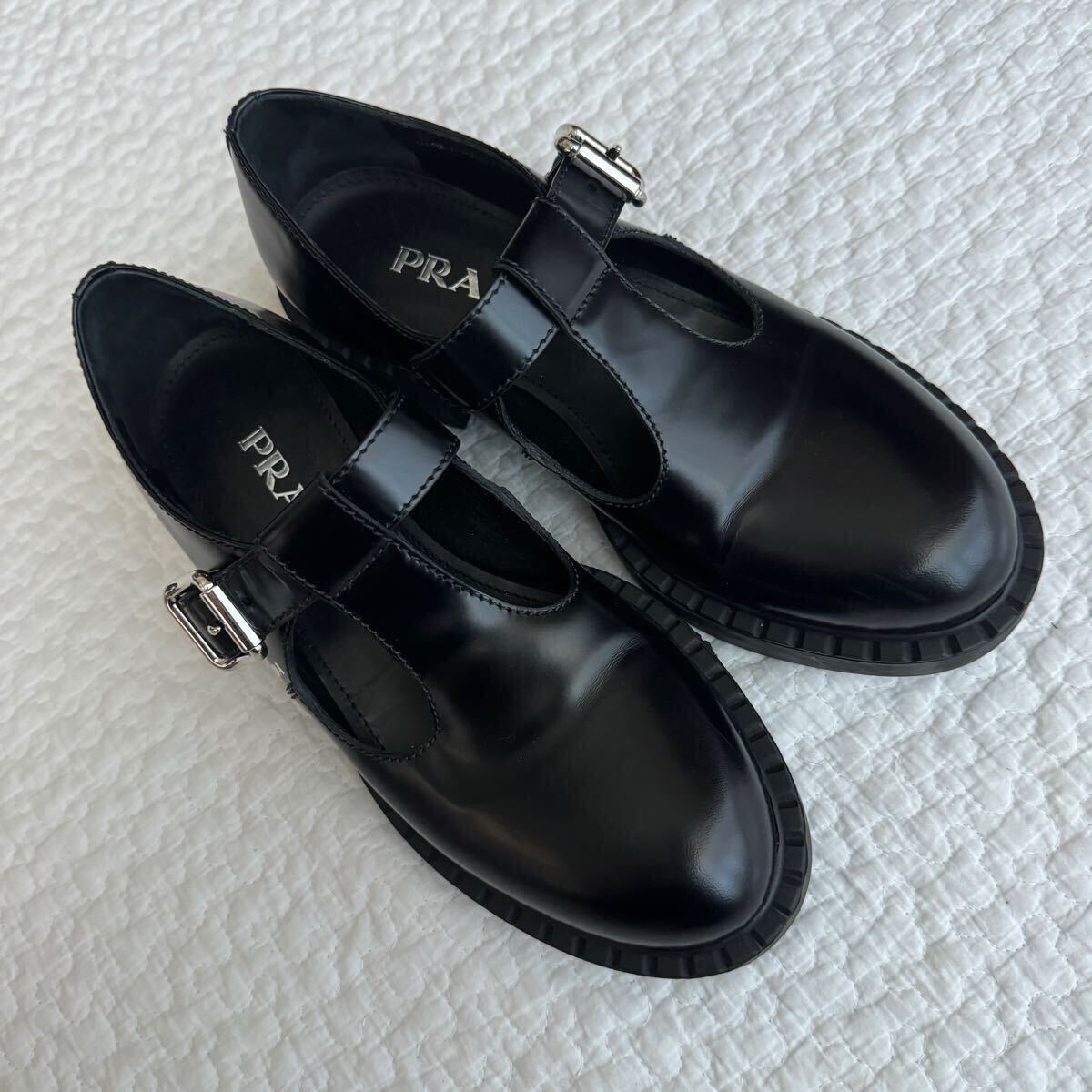 美品 PRADA ロゴ レザー ベルト バックル ローファー ブラック 美品 PRADA ロゴ レザー ベルト バックル ローファー ブラック