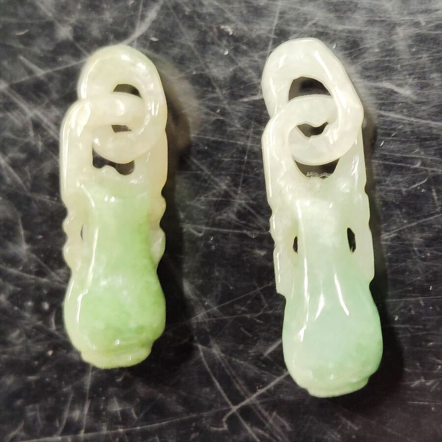 清代 翡翠 帯留め 2個 アクセサリー 長さ2.5㎝ 総重量5ｇ 本翡翠 中国骨董品 古玩 石彫り 彫刻