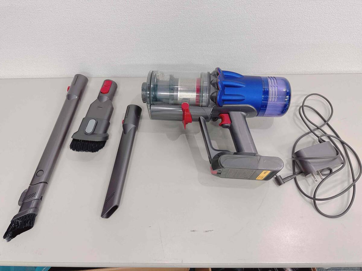 (ソ408) dyson ダイソン SV18 サイクロンコードレスクリーナー 通電確認済み 中古品 充電ケーブルあり 付属品あり