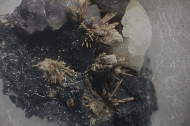 ★【月曜終了】国産稀元素鉱物　岐阜県田原のジルコン（立体的！）★