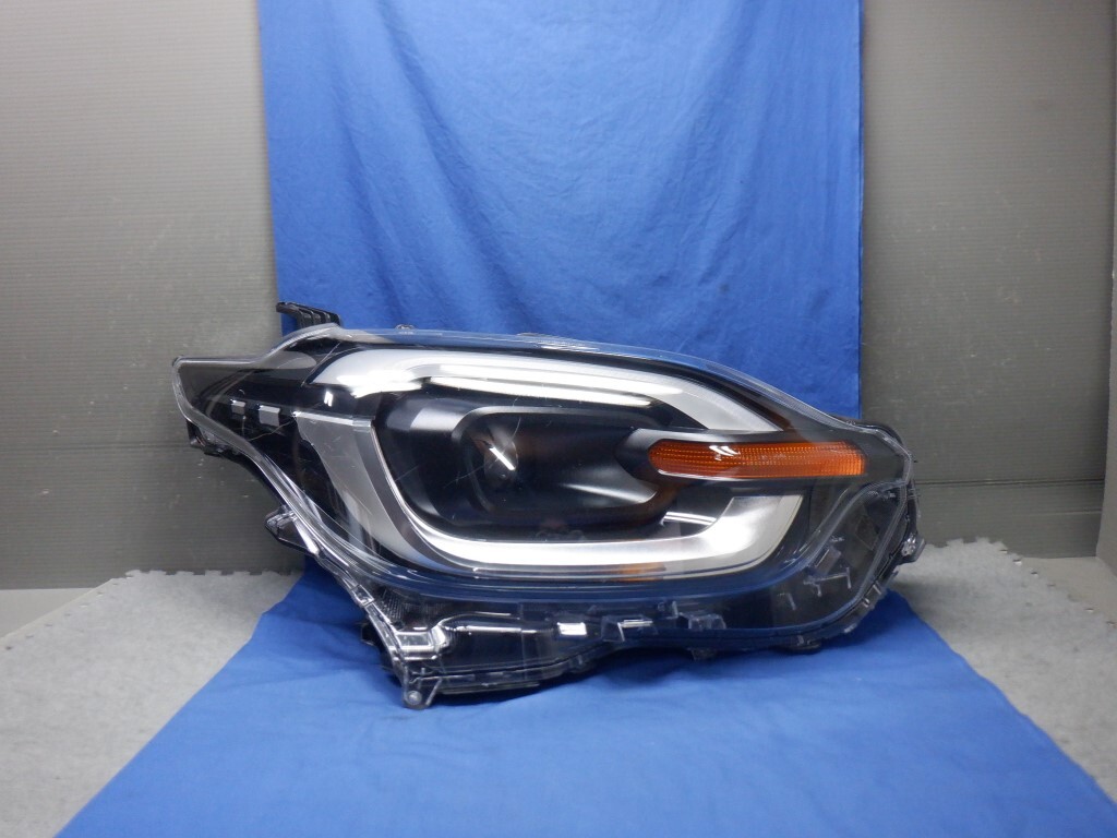 シエンタ　MXPC10/MXPL10/15　右ヘッドライト　LED　52-340　刻印：S1　(Y1460)