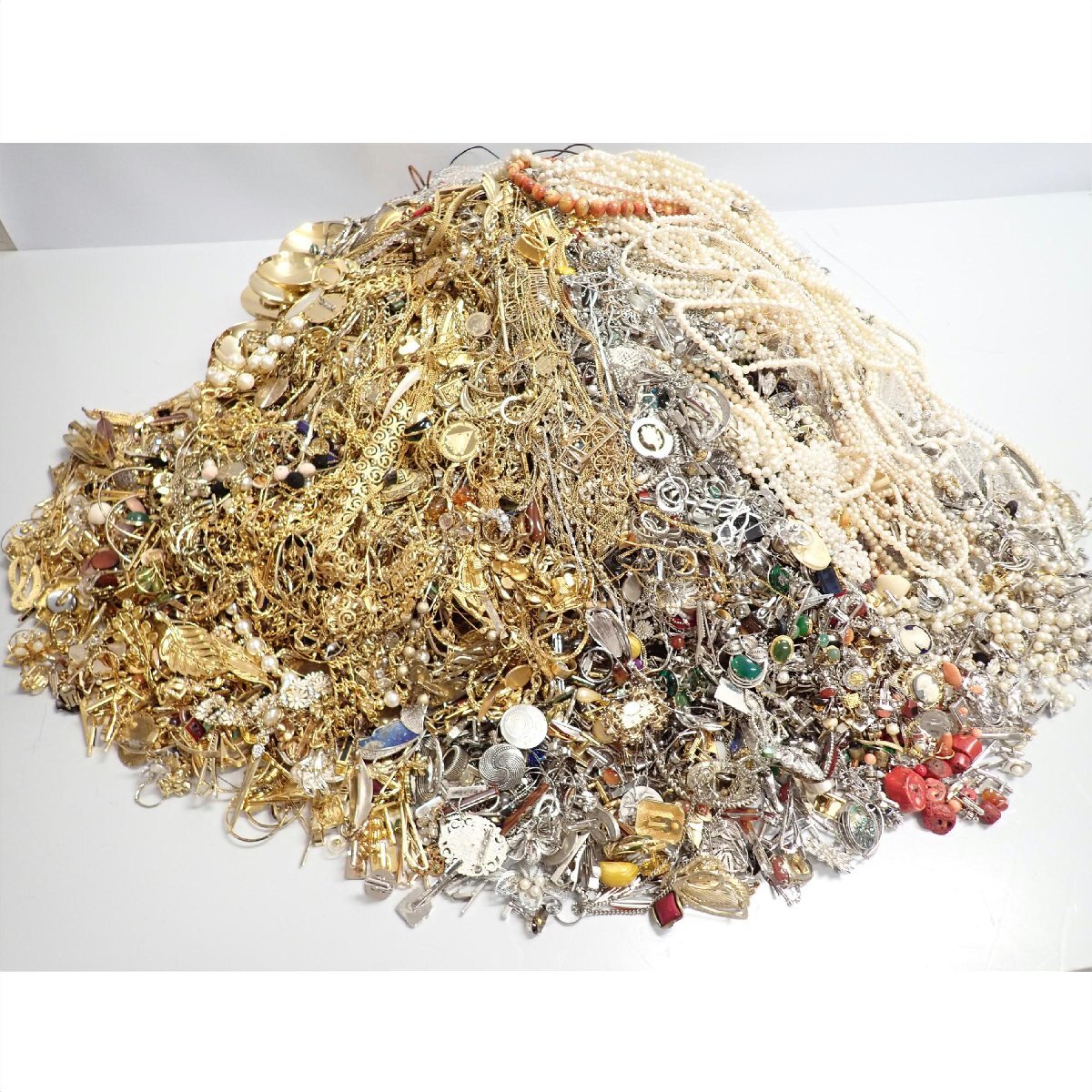 Yahoo!オークション - 1円【ジャンク】 アクセサリー およそ44kg Yahoo!オークション - 1円【ジャンク】 アクセサリー およそ44kg