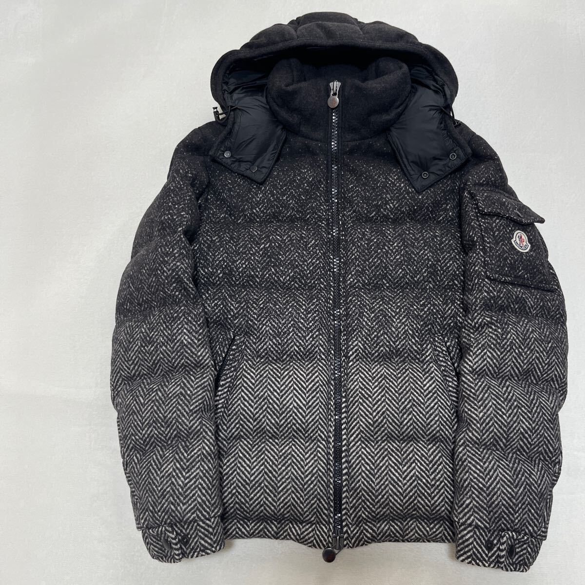 極美品】MONCLER モンジュネーブル グラデーション ダウン 極美品】MONCLER モンジュネーブル グラデーション ダウン